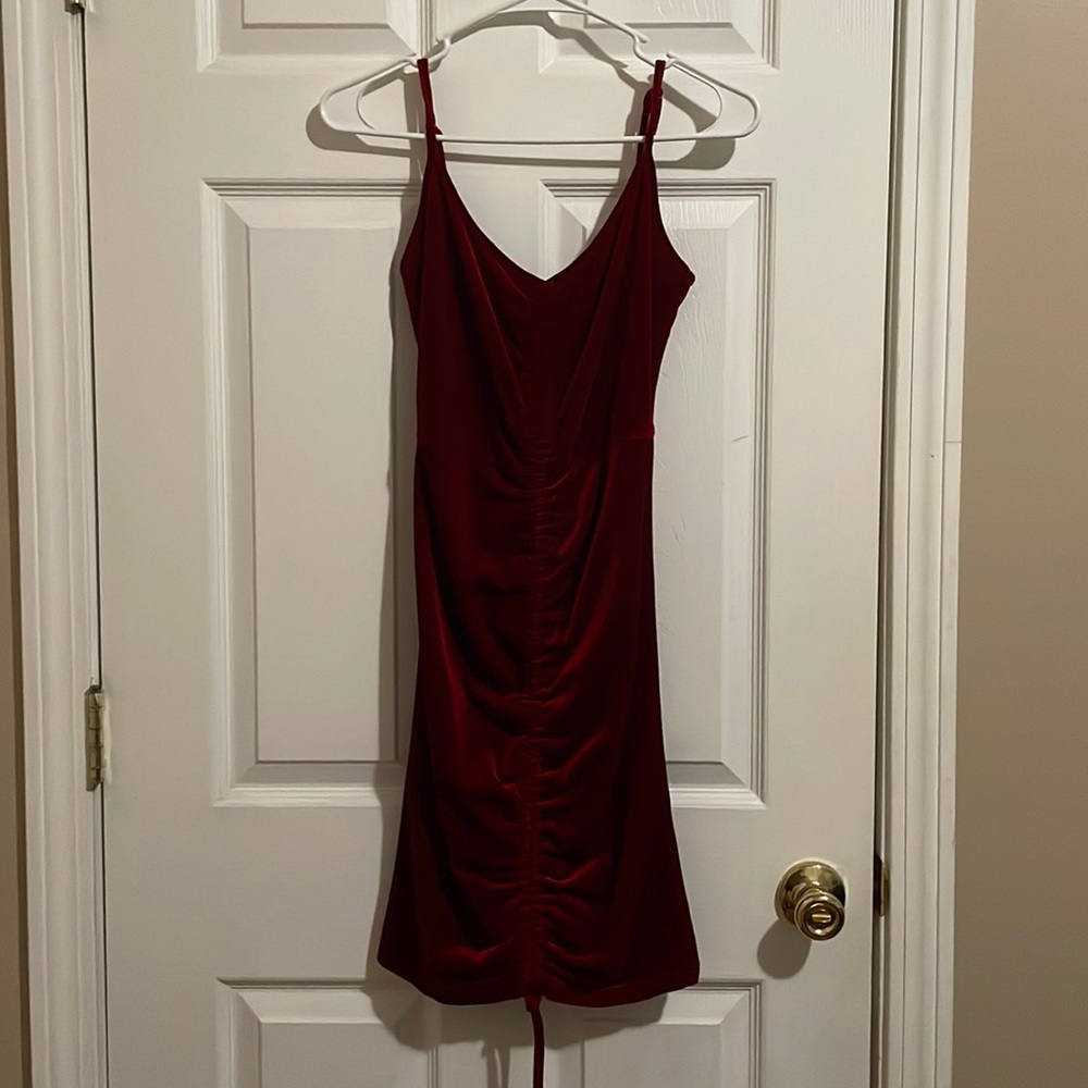 Selling this beautiful dress because it didn’t fit